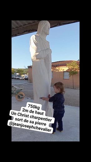 La sculpture du Christ charpentier sortant de la pierre. | Jean-Joseph Chevalier