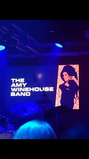 Hello ! hier j'étais à un concert spécialement pour amy ! je ne pouvais pas raté sa! 🥰🥰🥰@Amy Winehouse @theamywinehouseband #backtoblack #amywinhouse #pourtoi #amywinehouseinlove #ontaimeamy