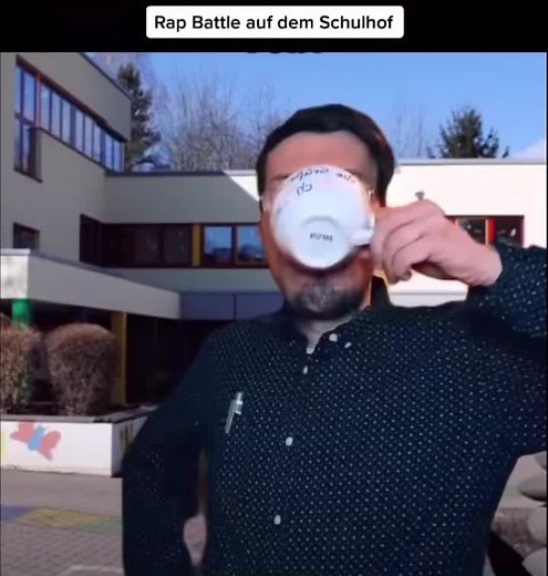 Rap Battle auf dem Schulhof: Lehrer vs. Schüler