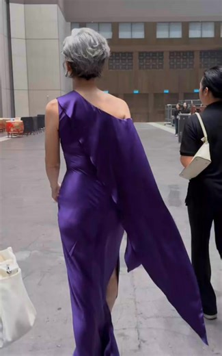 276K views · 2K reactions | 记录上台前 #幕后花絮[话题]# | TVB艺人 | Facebook