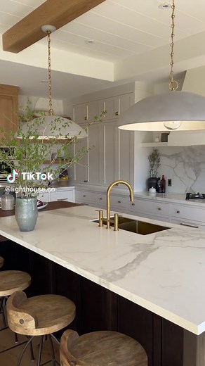 When that natural light hits 👌#kitchendesign #kitchendesignideas #kitchenhacks #interiordesign #kitchenrenovation #kitchenmakeover