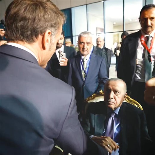 6.1K views · 336 reactions | Malgré les critiques, le Président #Macron demeure la boussole pour notre nation  et pour le monde libre. Félicitations pour votre constance et votre vision ! " Ensemble pour la paix." #EmmanuelMacron | Front Républicain | Facebook