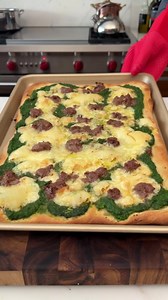 Apparently it's National Pizza Day... boh che stronzata 😂 This Puréed Rapini and Sausage Pizza e na bellezza 💙 See recipe below. 850g pizza dough 2 bunch rapini salt, QB 2 large sausages 2 cups Provola or mozzarella, cubed Flour for dusting Chilli flakes, QB Drizzle of extra-virgin olive oil Preheat your oven to 500 degrees. In salted boiling water, add the rapini and cook for a few minutes until soft. Put it into a blender and purée until smooth. Add a drizzle of olive oil, salt, and chilli f