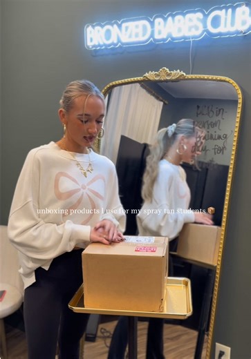 more goodies arrived for my KRB spray tan trainings!!!!! so blessed to be able to work with one of my favorite sunless brands and start new artists on the right track with @Nuda Pro 🫶🏼 luxury solutions for all skin types tones. #spraytantraining #nudasunless #unboxing