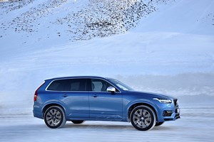 2017 Volvo XC90 Hybrid Review, Pricing, and Specs