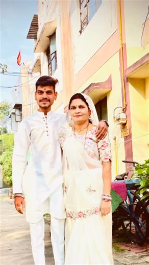 Harshit Chouhan Dugu  on Instagram: "MUMMY ❤️🫂🌏 . . #mummy #trend #trendingsongs 🎵 #instamood #trendingaudio❤️"