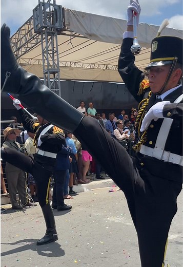 Desfile del Pelotón Comando en la Celebración de los 111 Años de Bolívar