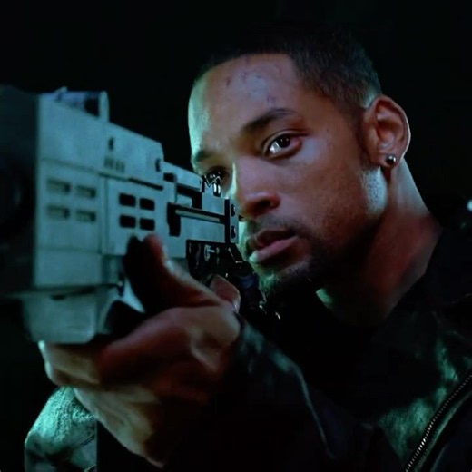 He KNOWS the Signs of Trust ‼️#movie #movieclips #irobot
