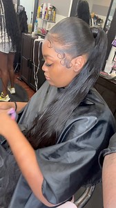 Ponytail W/ Dramatic Edges 🙅🏾‍♀️ Using my on Base Curl Technique ‼️#ponytail #midponytail #pulledback #phillyhairstylist #phillystylist #phillyhairstylists #phillyhairstyle #lowponytail #swoopponytail #ponytail #phillyhairsalon #sidepartponytail #dramticedges #edges #sleekedges #ghettoedges #popping #poppingedges | Erica Jones Foster