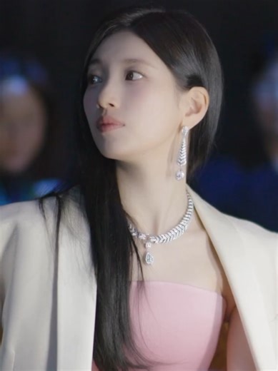 Suzy: Makeup Tipis Tetap Mewah Elegan