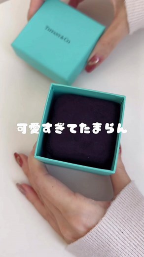 ＼ 唯一無二の存在感♡ Tiffany&Co. Tワン リングの魅力 ／ ティファニーといえば！のTシリーズから「Tワン」をご紹介します★ ラグジュアリーな雰囲気がありながらもデイリー使いしやすいデザインが人気です🙌 ご紹介したアイテムはオンラインショップで購入できます 🛒𓈒𓂂𓏸 ぜひチェックしてください ♩ #Tiffany #ティファニー #ティファニーリング #ブランドジュエリー #商品紹介 #ヴィンテージショップ #一生モノ #一生ものジュエリー #自分のへのご褒美 #ハイブランド #ハイブランドジュエリー #おすすめ