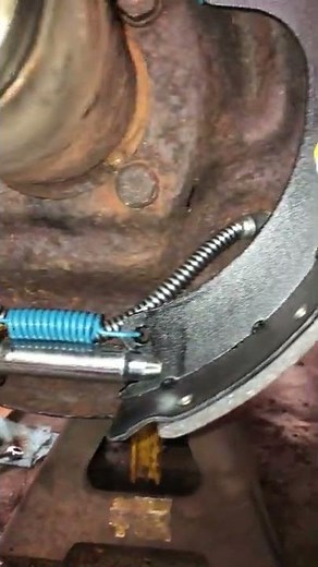 1985 GMC C3500 Rear Drum Brake Setup
