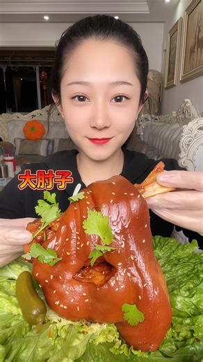 Spicy Food Mukbang on Instagram: "🐷👊🏻 Braised Pork Knuckle (大肘子 — Dà Zhǒu Zi) Recipe👇🏻 --- 🍖 Ingredients: 1 large pork knuckle (about 1–1.5 kg) 3 slices ginger 3 cloves garlic (smashed) 2 stalks green onion 2 tbsp light soy sauce 1 tbsp dark soy sauce 2 tbsp cooking wine (Shaoxing wine) 1 tbsp rock sugar (or brown sugar) 1 star anise 1 small piece cinnamon Water (enough to cover the meat) Salt to taste --- 👩🏻‍🍳 Instructions: