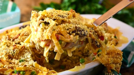 Ths Copycat Stouffer's Escalloped Chicken and Noodles is the ultimate comfort food- can be done with rotisserie chicken and as a one pot meal! RECIPE: https://www.gogogogourmet.com/stouffers-copycat-escalloped-chicken-noodles/ | GO GO GO Gourmet