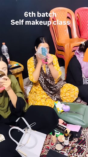 Insha Khan|Best Bridal Makeup Artist in Asansol on Instagram: "Our 6th batches self mKeup class 🫶 Our next 7th batches starting soon ……❤️ Book your seat now 🫶❤️ #reels#viral#instgram#reels#insfain"