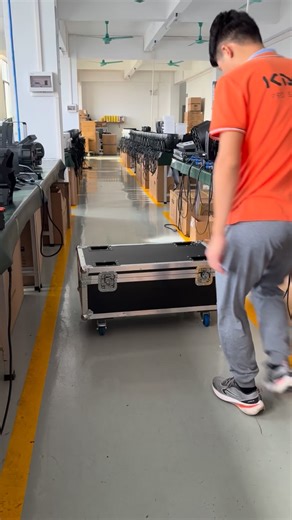 Pro Lights Anthony on Instagram: "follow spot light #followspot #followers #leko #concertlights #churchlighting #theatrelighting #ledpanels #churchlights #theaterlights #weddinglightdesign #churchlight #theaterlight #theatrelight #iluminacionparaeventos #churchlx #theater #theatreartlife #technical #fenix #light #madeleokittenlight #filmmaker #filmlight #churchties #videos #ledleko #ledprotilelight #fresnelight #ledfresnel"