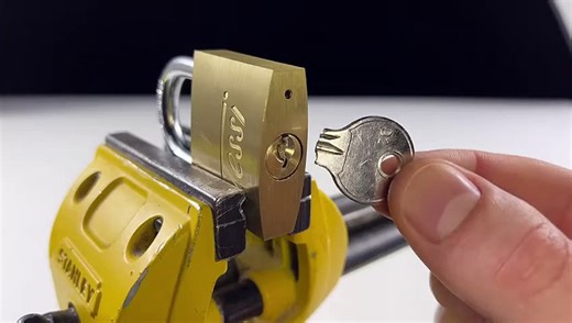 How To Open A Lock With Paper