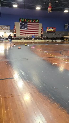 #mudbossracing #mudbossrc #mudboss #rollerrink #rink #12t #ovalrace #oval #rccar #rctrack #rc #indoorrc #indoor #rcracing #race #vintagemodified #vintageclass #vintage #tandem #stuck #glued #tailgate #ziptied