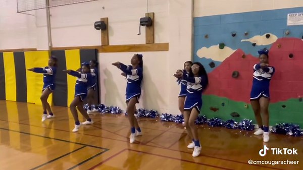Junior High Cheerleaders Dominate the Court with Strong Start