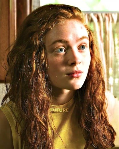 "GIRLFRIEND?" 😂 | Stranger Things S3.E1 | #shorts