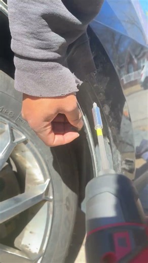 Installing these inner fender screws on the 13 Cadillac SRX skil brushless impact driver