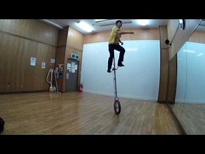 7-Foot Giraffe Unicycle Free Mount