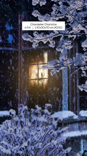 miraklis.lt on Instagram: "EN ➴ LT ➵ 🕯 Vienas iš prancūziškų sietynų tylas narvelio formos “Lustre cage”. Tokio šviestuvo konstrukcija - tai įvairių formų karkasas, apjuosiantis centrinę tuščią erdvę. Centras gali likti tuščias arba turėti kokį nors dekorą, pavyzdžiui, centrinį kristalą, kuris vadinamas durklu “poignard”. Šio sietyno narvelio briaunoto stiklo lašeliai kabo ant plonų lenkto žalvario rankenų su 4 žvakidžių laikikliais o centrą puošia krištolas durklas✨ 🕯️One of the French chande