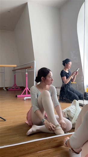 Ballet Class Mua: 12 Tiếng Đi Làm, 2 Tiếng Đam Mê