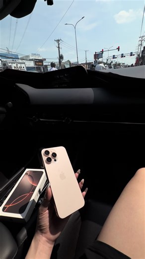 Khách mua iPhone 16 Pro Max nhanh tay nào!