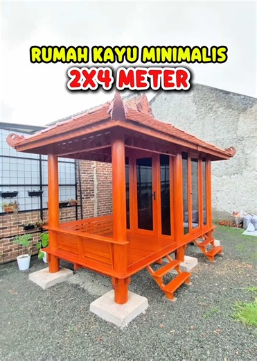 Lahan sempit bukan alasan nggak punya rumah kayu estetik. Ini rumah kayu minimalis 2×4 meter, pakai mahoni solid, anti rayap, atap genteng tanah, dan finishing halus. Bangunan kokoh, awet, dan siap pakai. Produksi rapi, bisa konsultasi sebelum pesan. 📲 Klik WA di bio sekarang sebelum unit kehabisan! #rumahkayu #rumahkayumodern #rumahjoglo #rumahminimalis #hasnafurniture