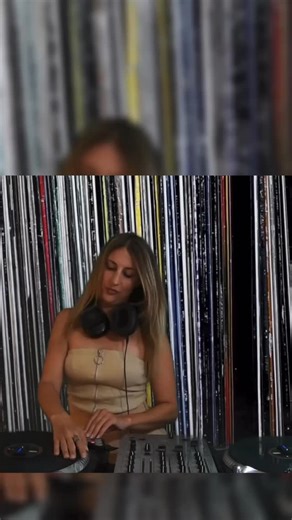 ❤️‍🔥 90s R&B | Which one is your favorite? Classic R&B albums that turned 33 this year 📀🎶 1. SWV - I’m So Into You @officialswv 2. Mary J Blige - Real Love @therealmaryjblige 3. TLC - Baby Baby Baby @officialtlc 4. Shai - If I Ever Fall In Love @shai90sofficial 5. Whitney Houston - I Have Nothing @whitneyhouston DJ Resolution, in collaboration with Respect Music, curated this special mixtape featuring 25 iconic R&B albums released in 1992. This isn’t just a throwback, it’s a mixtape with a mi