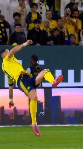 41-Year-Old Ronaldo’s Crazy Bicycle Kick 🤯🔥#Ronaldo #CR7 #BicycleKick #Legend #FootballShorts #Viral