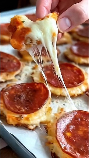 "We made this when we were camping last summer and all of the kids begged to do it again this year. Ridiculously easy! Recipe in first (c.o.m.m.e.n.t)👇 | Easy Recipes