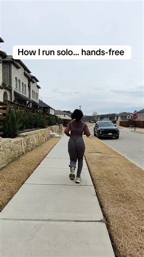 Running solo… hands-free, stress-free, heart-rate up 😏🏃🏾‍♀️ Workoutfit: @CelyaFits #hoverx1 #dfwrealtor #10ksteps