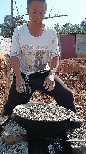 Powerful Eagle Claw Skill Chinese Kung Fu Do not try to do at home. #kungfu #martialarts #wushu #taichi #qigong #chinesemartialarts #kongfu #shaolin #wingchun #baguazhang #taijiquan #sanshou #jiujitsu #karate #taekwondo #aikido #judo #mma #selfdefense #fitness #health | Som Prachnha