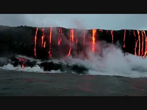 【神秘】マグマ（溶岩）が海で固まる様子を撮影【自然】