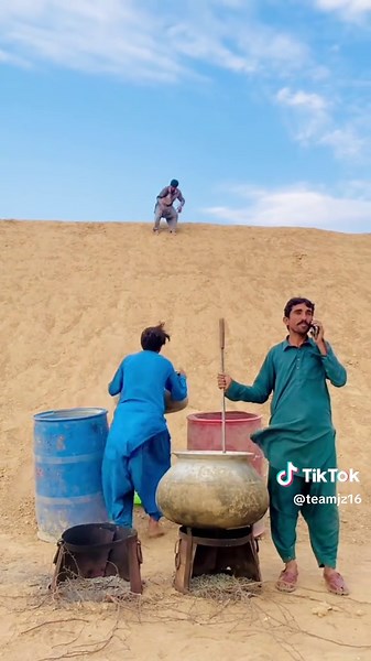 Pick up the cooked pot😇#tiktokshop #xyzbca #prank #free #viralvideo #ptv #viraltiktok #zamzamelectronics #foryoupage #trending #unfreezemyacount
