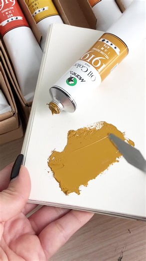 This oil painting set is everything you need to begin your next project. #oilpaint #oilcolor #artsupplies #drawingsupplies #oilpainting