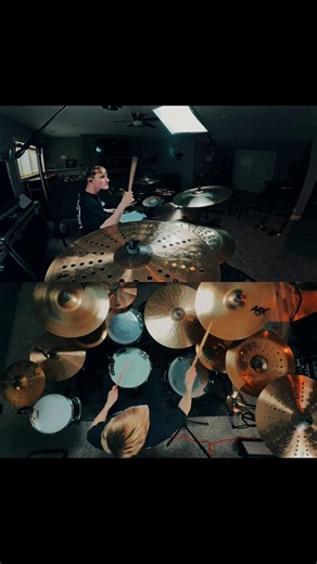 Zach Halverson showcasing his AAX X-Plosion Crashes. Bursting with bright, explosive attack, they deliver penetrating definition with total presence and power. 15” HHX Complex Medium Hats 20” HHX Complex Medium Ride 22” HHX Complex Medium Ride 20” HHX Complex Aero Crash 18” AAX X-plosion Crash (Brilliant) 19” AAX X-plosion Crash (Brilliant) 19” AAX X-plosion Crash (Brilliant) 19” AA Holy China (Brilliant) AAX/AA Mini Monster Stax (Brilliant) 16" XSR Fast Stax 12” Chopper | SABIAN