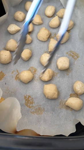 Did you know you can make SO MANY THINGS in a roaster when your oven isn't working? Lola made pretzel bites this morning. She has also made chicken pot pie from scratch in a 9x13 pan, Carmel rolls, cookies, and more. I knew you could cook roasts, hot dishes, and heat things like corn. It never occurred to me that you could use it exactly like an oven. | Meghan Ressler