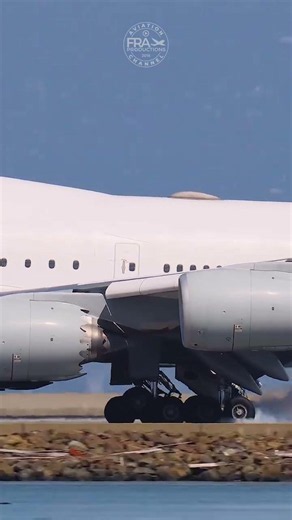 Lufthansa Boeing 747-8 landing 🤩✈️#landing#aviation