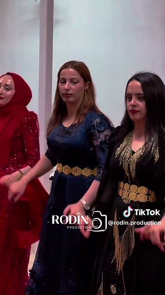 #yukseovadugunleri #kesfetbeniöneçıkart #kesfet #yuksekova #halay #wedding #weddingtiktok #kurdish #dance