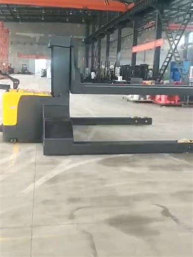 Heavy-capacity stacker, use Japanese NOK forklift seals, with thickened steel. Do you need the latest version of our forklift product catalog? #heavycapacity #electricforklift #madeinchina #newnewtonforklift #fyp