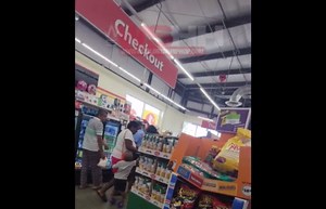 Cracking At Family Dollar: Brawl Goes Down Between Employees & Customers.. Chairs, Bottles & More Being Thrown!