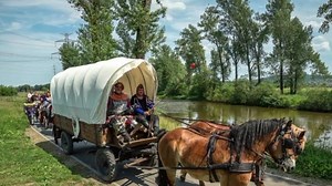 Karel IV. veze korunovační klenoty na Karlštejn - Seznam Zprávy