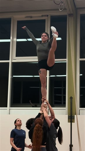 Exciting Cheerleading Routine Stunts Revealed!