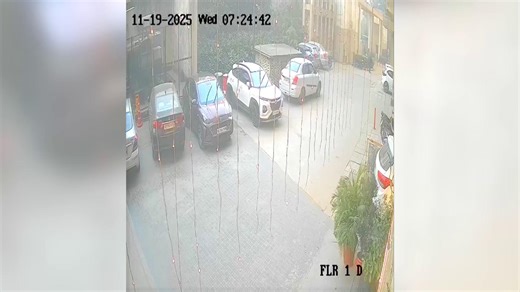47K views · 158 reactions |  Alors qu’il traverse un parking à Greater Noida West, en Inde, un garçon glisse et tombe sous une voiture. Il a survécu grâce à l’intervention rapide des passants, tandis que les autorités dénoncent une conduite négligente. | 20 minutes online | Facebook