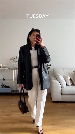 Quiet Luxury 🤌🏼 Babe @shaythelight w/ our SQUARE Red Python case! If you’ve got it...#FLAUNTit #ProtectinStyle #MakeTheSwitch | Flaunt