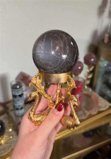 Unique Crystal Display Stand Design