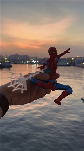 Posing this NEW Spider-Man Figure under the Sunset 🌇#spiderman #toyphotography
